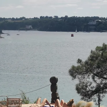 Les Pieds Dans L'eau *