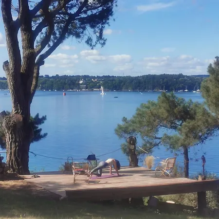 Les Pieds Dans L'eau