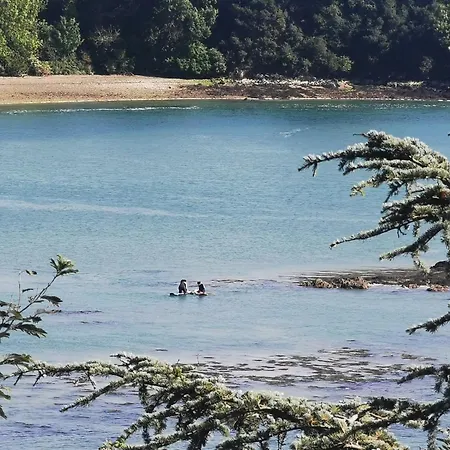 Les Pieds Dans L'eau Homestay